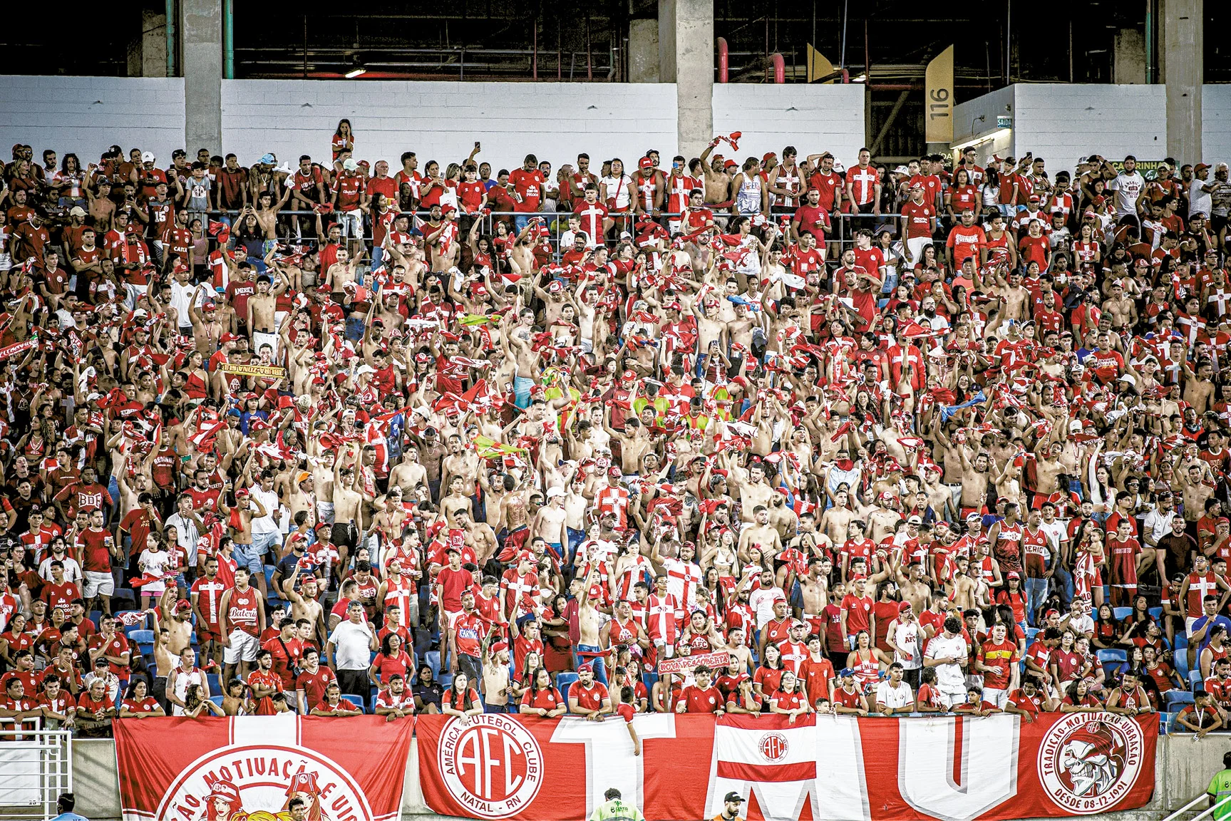 América completa 110 anos com festa e briga direta pela vice-liderança