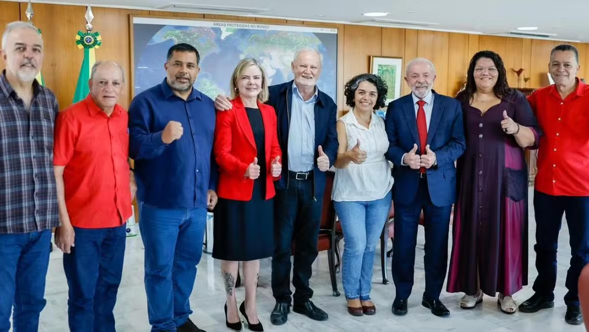 Após reclamações do MST, Lula faz segunda entrega de títulos de regularização fundiária em uma semana