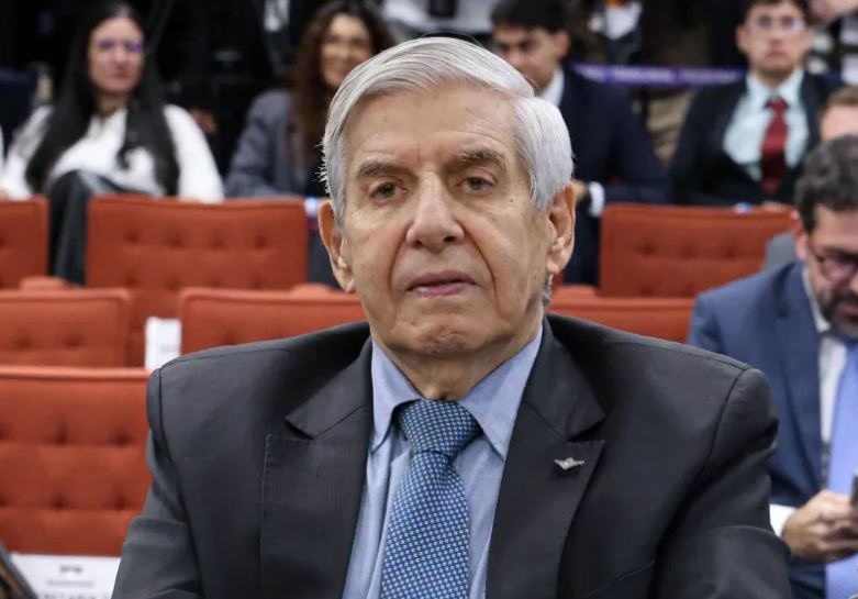 Moraes pressiona defesa de Heleno e exige prontuários, exames e toda a evolução médica do general