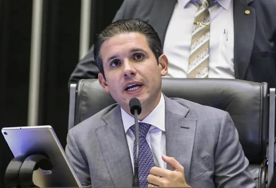 União Brasil pressiona Hugo Motta com tramitação de projeto antiterrorismo