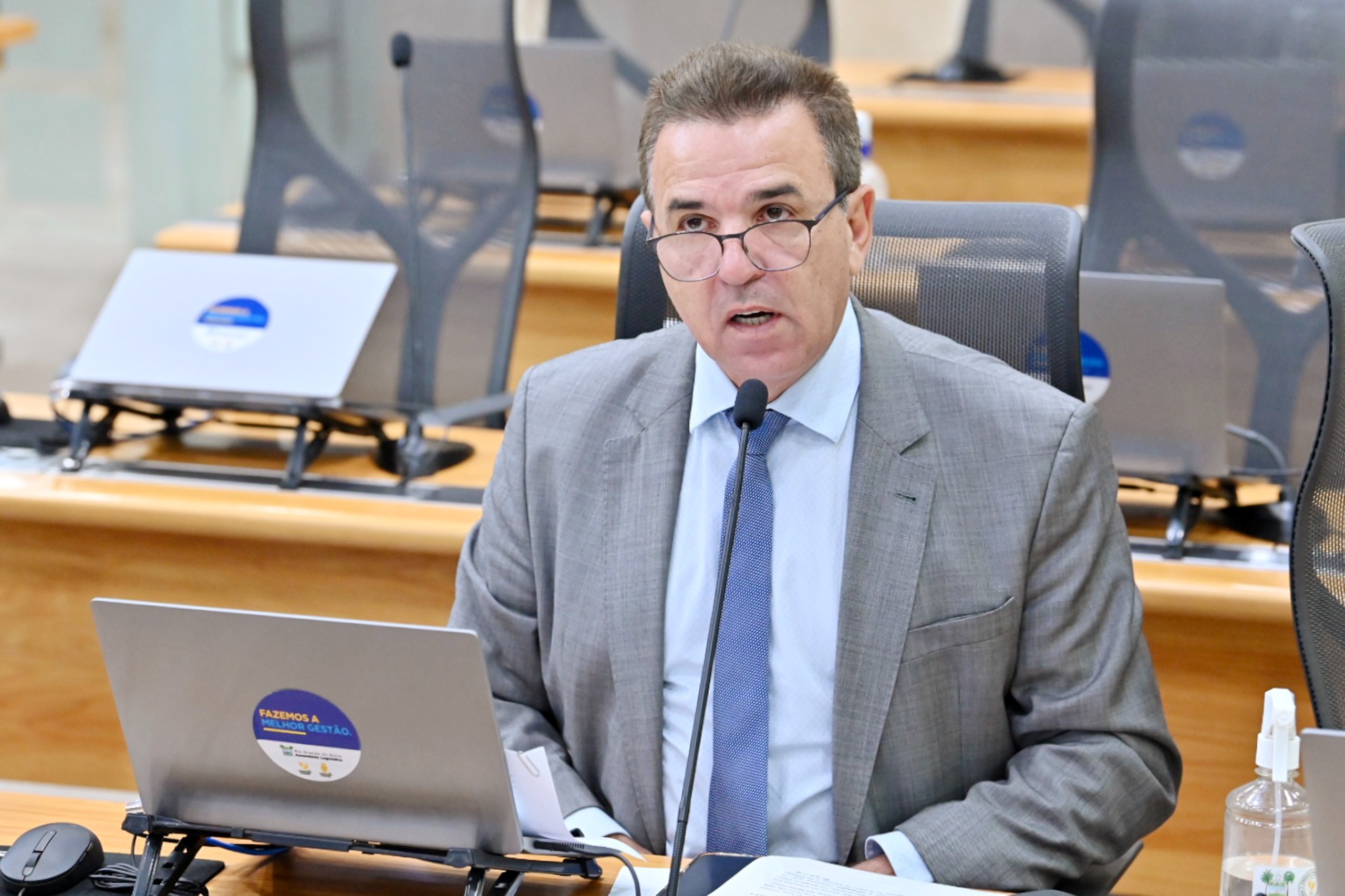 Deputado Luiz Eduardo critica gestão estadual na saúde e segurança pública