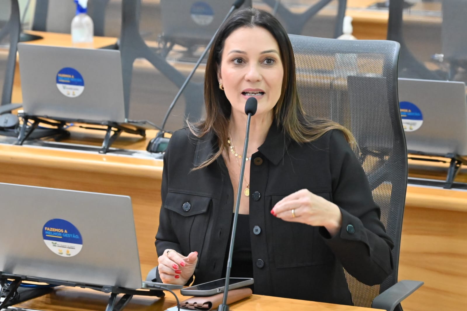 Deputada Cristiane Dantas denuncia falta de condições básicas no Hospital João Machado