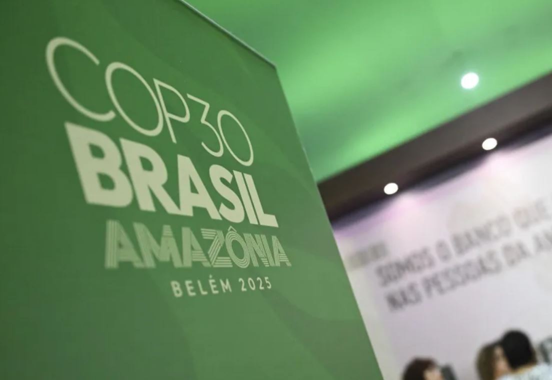 COP30 entra no último dia sob pressão por acordo e sob impacto de incêndio na área de negociações
