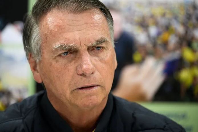 Em audiência de custódia, Bolsonaro relatou surto e negou que tinha intenção de fuga; prisão preventiva é mantida