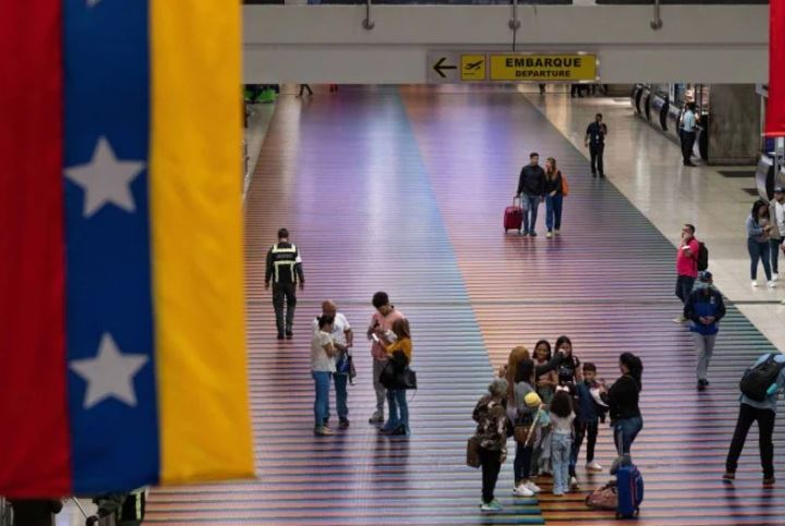 Voos internacionais são cancelados na Venezuela após alerta sobre ‘aumento da atividade militar’