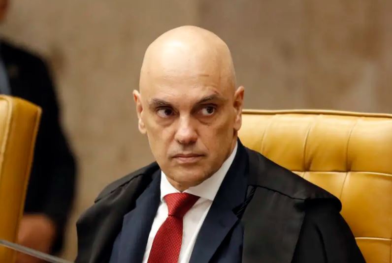 Voto de Moraes prevê que cinco PMs réus por omissão no 8 de janeiro paguem R$ 6 milhões, cada um, de indenização