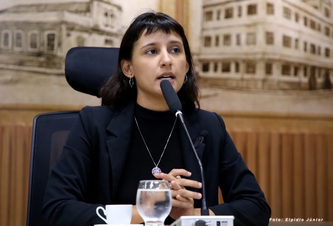 Câmara oficializa comissão de novo processo de cassação contra Brisa Bracchi