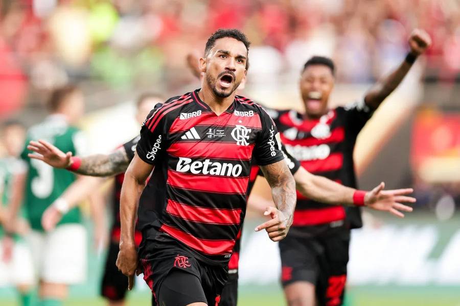 Flamengo vence Palmeiras e entra para história com tetra da Libertadores