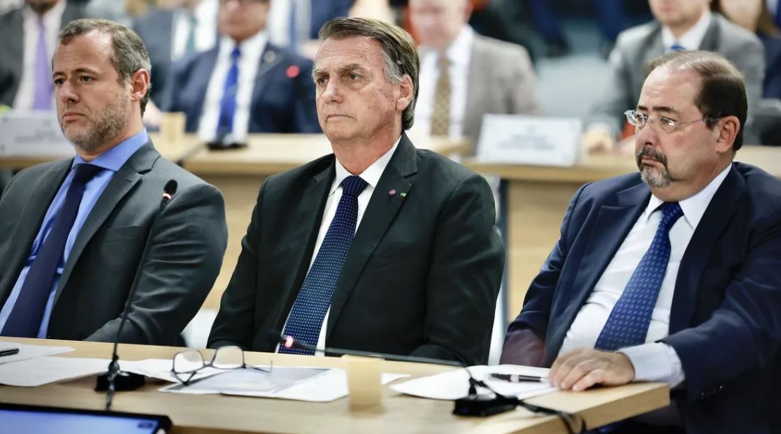 Defesa de Bolsonaro diz que “inexiste risco de fuga” e envia ao STF novo pedido de prisão humanitária e domiciliar
