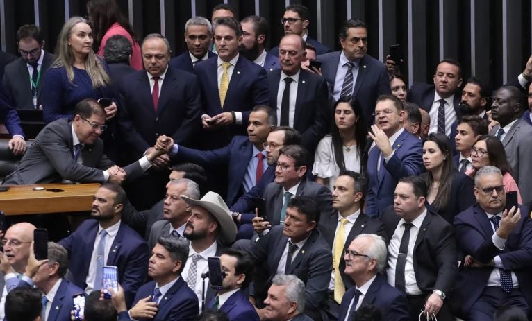 Oposição diz que fará obstrução em votações na Câmara e ameaça Orçamento se anistia não for pautada