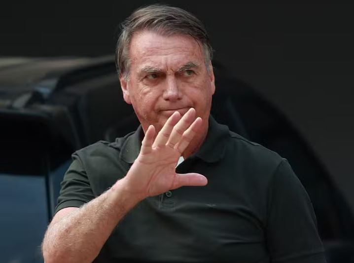 O medicamento que teria provocado alucinação em Bolsonaro, segundo relatório médico