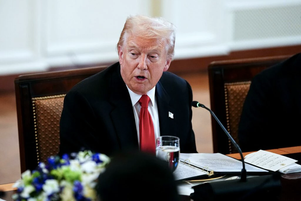 Donald Trump diz que conversará em breve com Nicolás Maduro