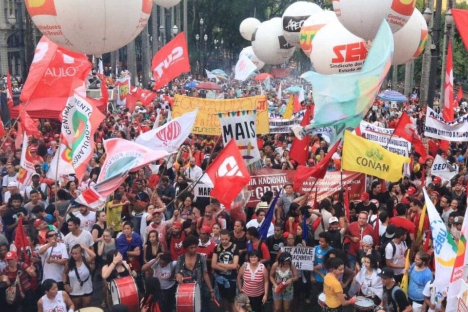 Com Lula, sindicato vira bom negócio e já são mais de 15 mil no Brasil