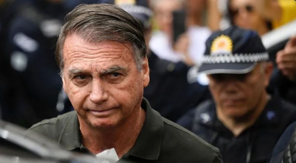Bolsonaro passa por cirurgia de hérnia inguinal nesta quinta-feira (25), em Brasília