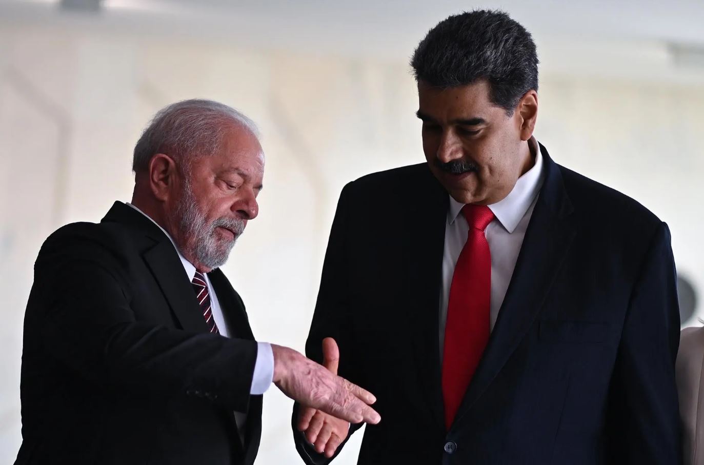 Brasil não assina declaração que cobra democracia na Venezuela