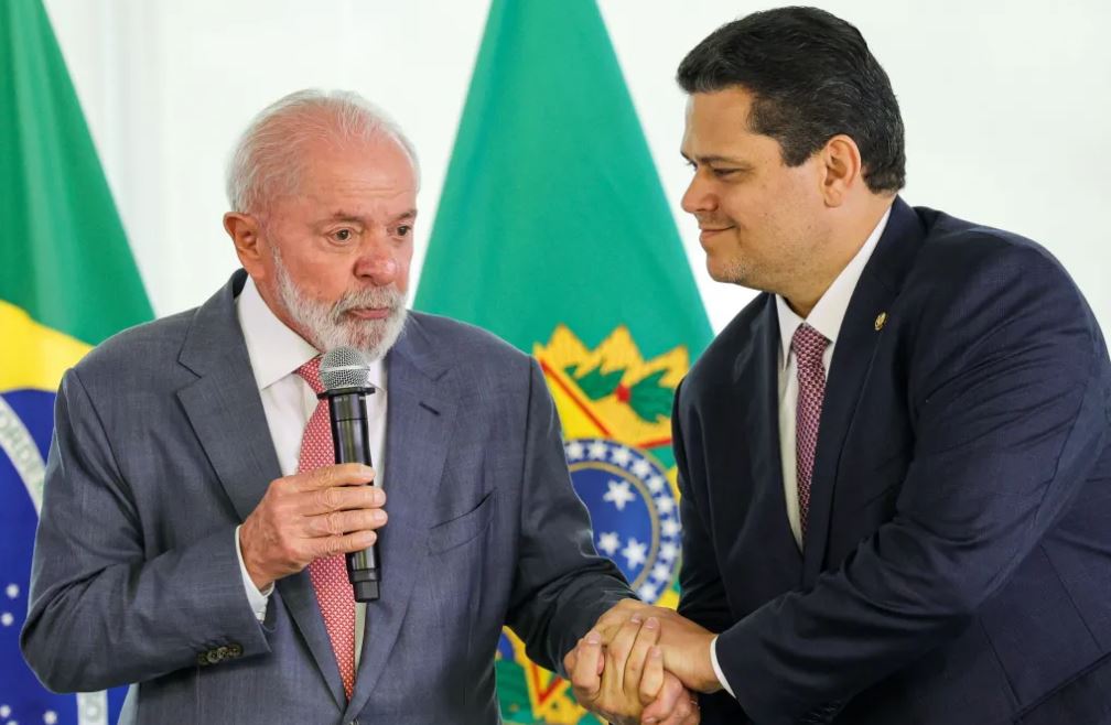 Alcolumbre sobe o tom, acusa interferência do governo e agrava clima antes da sabatina de Messias