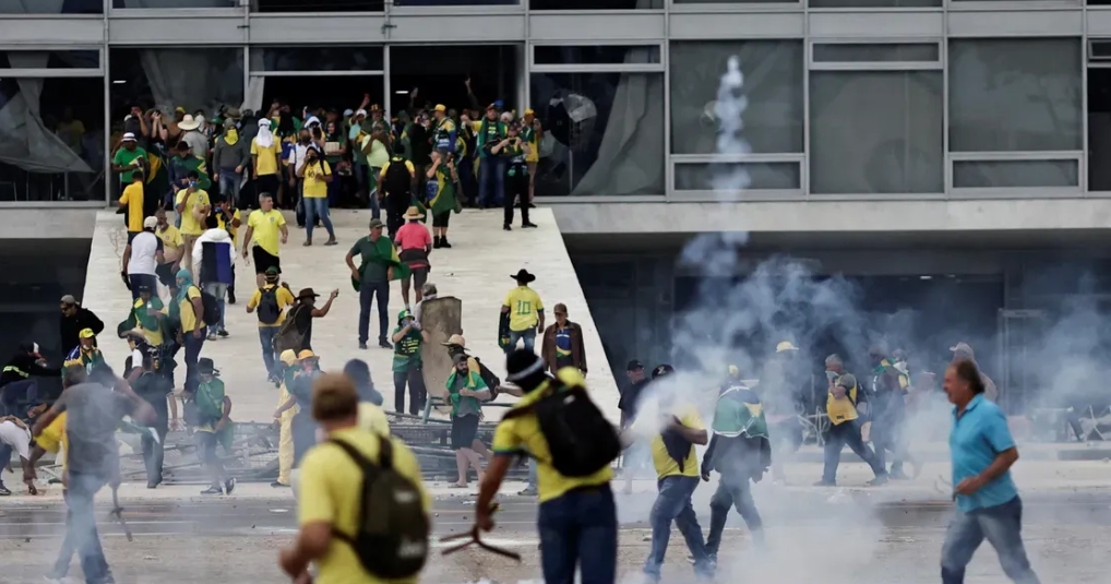 Argentina devolve cinco brasileiros do 8 de Janeiro: STF comemora