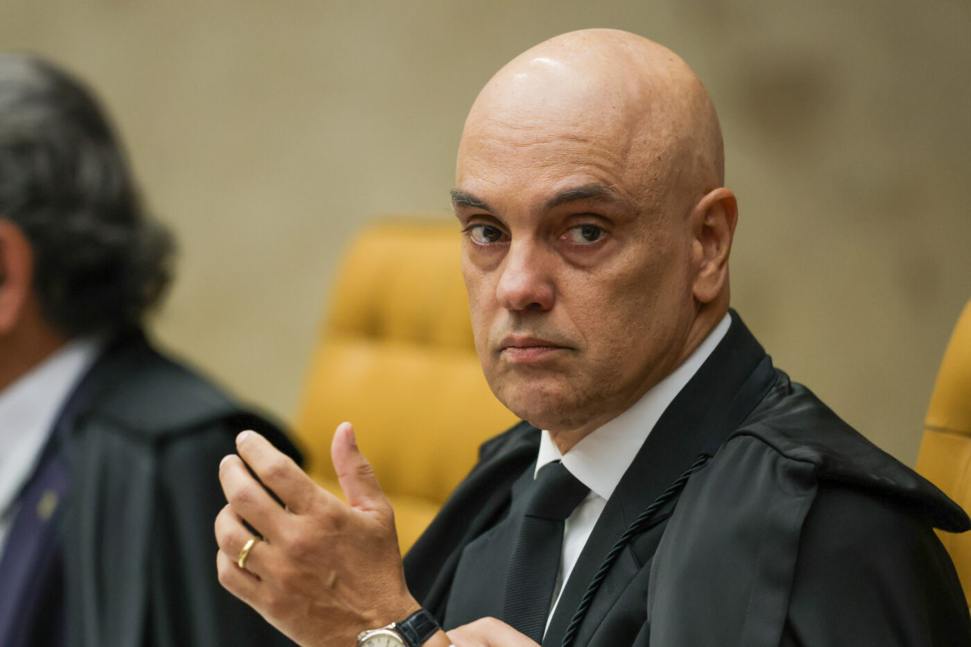 Moraes usa avião da FAB enquanto Fachin vai de voo comercial para mesmo evento