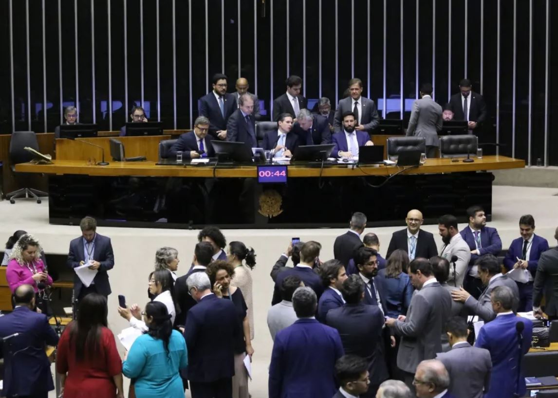 Câmara aprova corte de incentivos, taxação maior para bets e fintechs