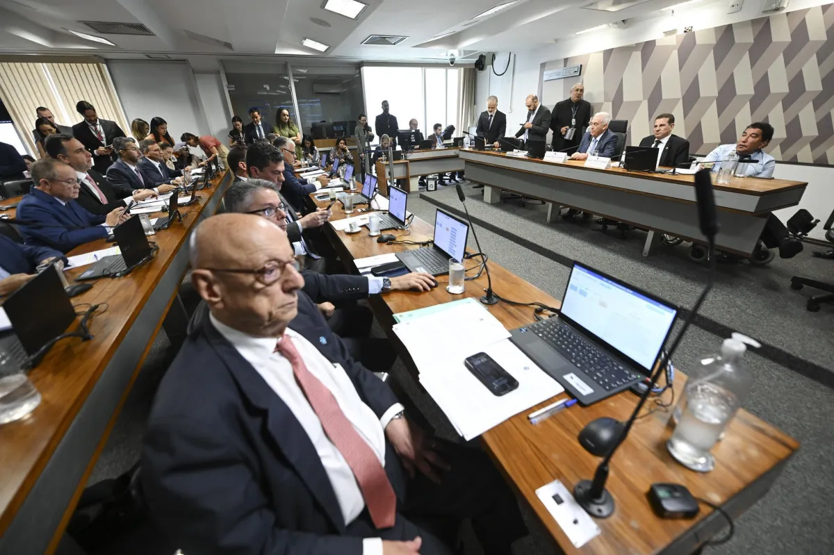 CCJ do Senado aprova PL da Dosimetria, texto vai ao plenário e deve ser votado ainda nesta quarta (17)