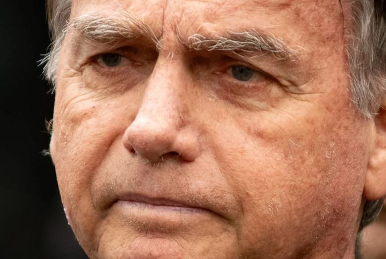 Bolsonaro deve deixar cadeia nesta quarta (24) para cirurgia após um mês preso