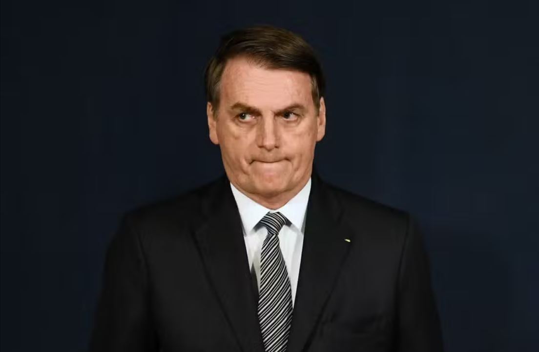 Equipe médica considera nova intervenção para controlar soluços de Bolsonaro