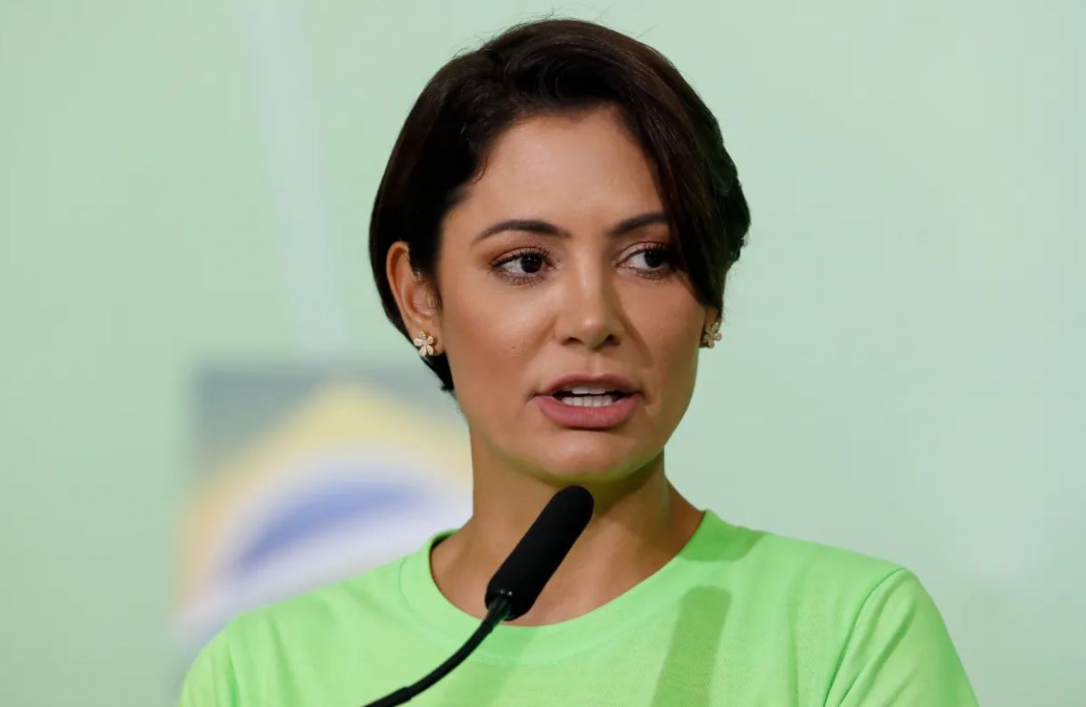 Michelle Bolsonaro reage e diz que Congresso está “de joelhos” após decisão de Moraes sobre Zambelli