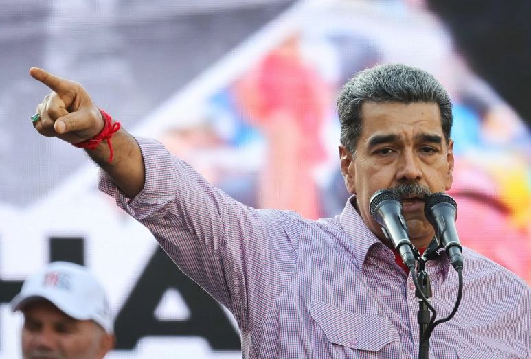 Colômbia admite que pode dar asilo a Maduro caso ele renuncie ao poder