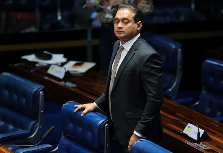 PF mira senador aliado de Lula em investigação sobre “farra do INSS”