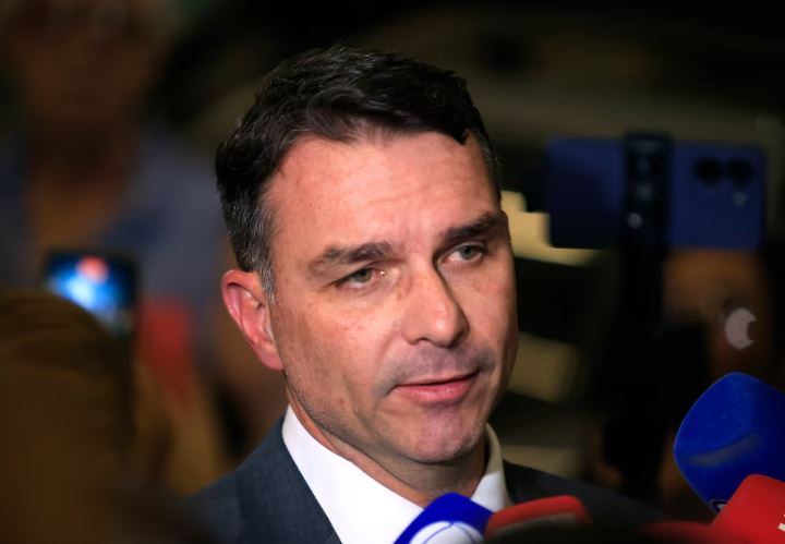 Flávio define anistia como prioridade após ser escolhido por Bolsonaro para disputa à Presidência