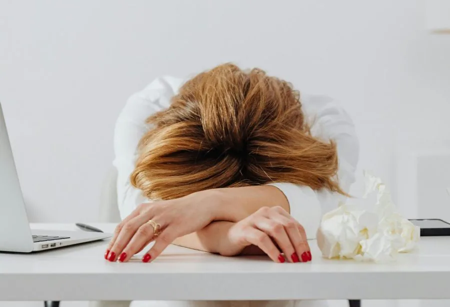 Acha que o ano passou voando? Saiba como isso afeta a sua saúde mental