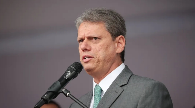 Aliados empurram Tarcísio para longe dos Bolsonaros e para o Planalto