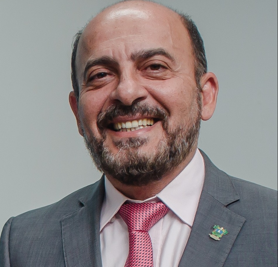 RN: Antenor Roberto bomba auxílios dos procuradores da PGE em meio à quebradeira dos salários dos servidores estaduais