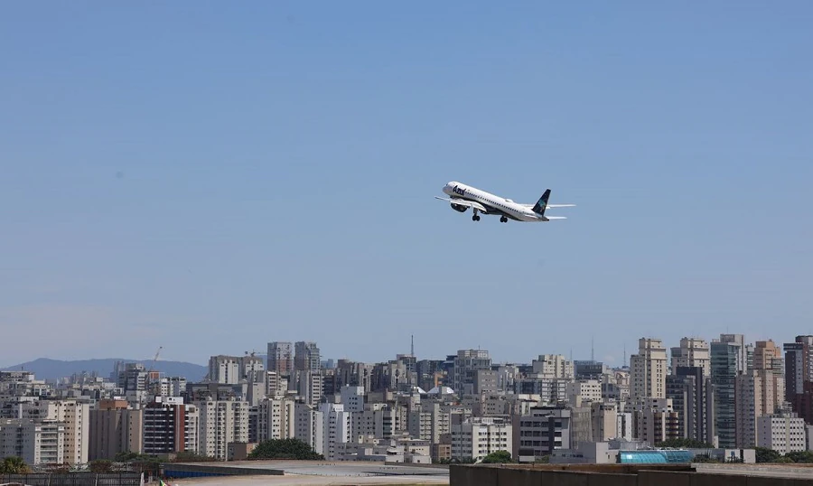 Preço médio das passagens aéreas cai 20% em novembro