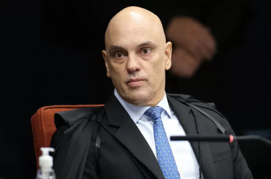 Moraes libera leitura na prisão e Bolsonaro poderá reduzir pena com livros