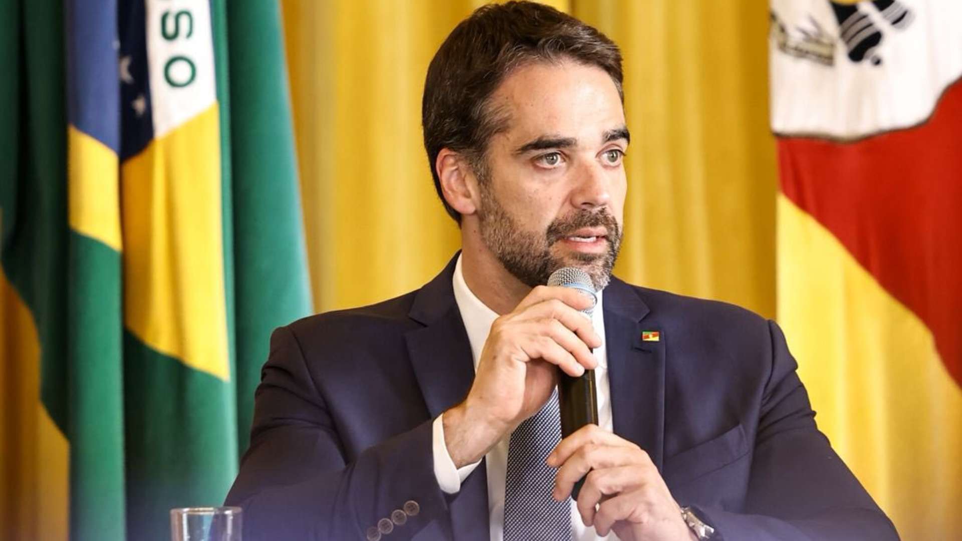 Eduardo Leite é vaiado em ato só de petistas e Lula no RS