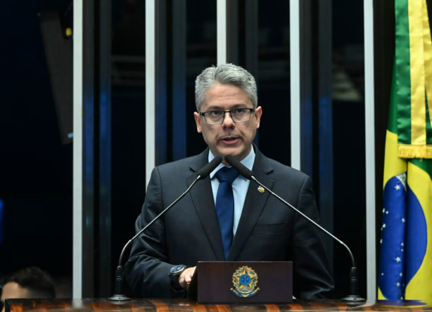 Senador acusa Toffoli e Moraes de “abuso de poder” contra PF e Receita