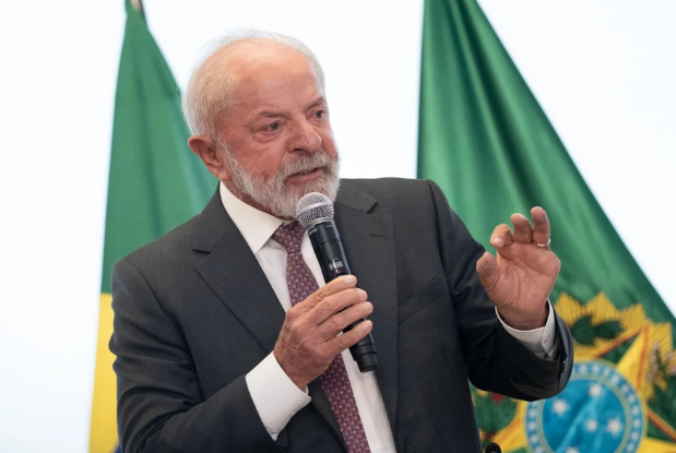 Com debandada de ministros, Lula aposta em nomes da própria equipe para evitar paralisia no governo