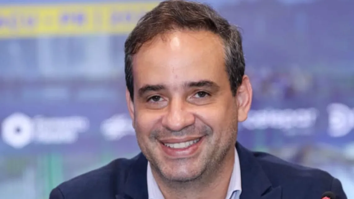 Cadu Xavier se apresenta como “governador tampão” com renúncia de Walter e Fátima