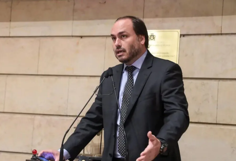 Filho de Jair Bolsonaro aponta “tratamento degradante” em cela e pede providências