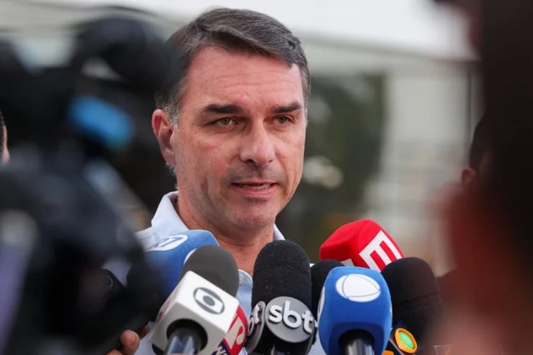 Flávio chama Moraes de “negacionista” após decisão contra sindicância