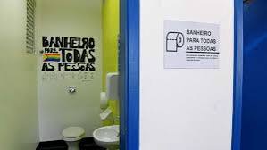 VÍDEO: Universidade inaugura banheiro unissex com cerimônia e decoração