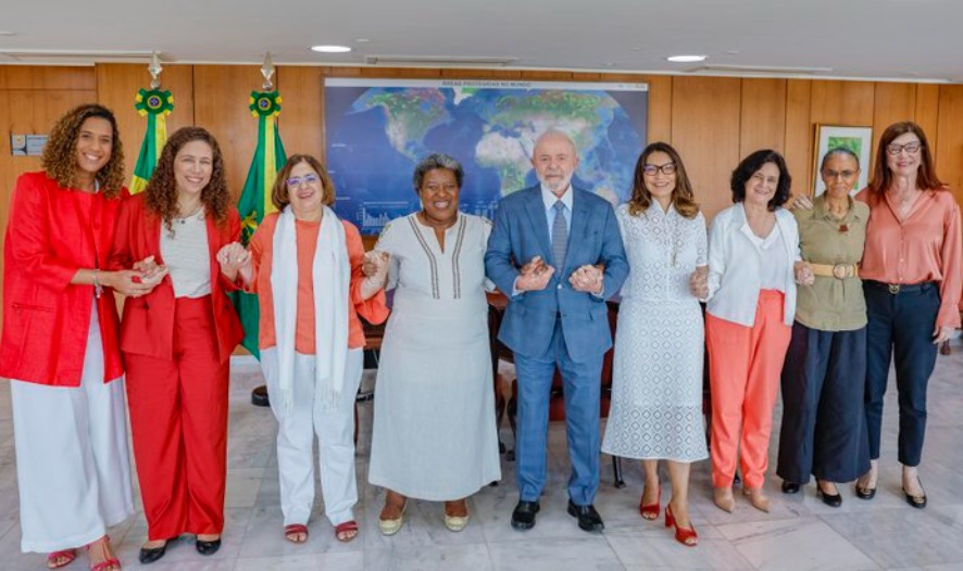 Lula deixa ministras no fim da fila e concentra agendas com homens no Planalto