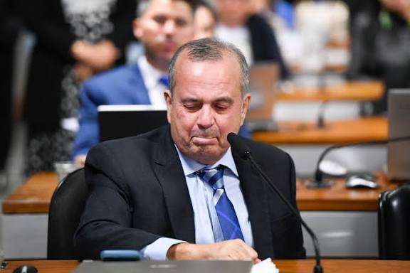 VÍDEO: Emocionado, Rogério Marinho anuncia saída da disputa pelo Governo do RN