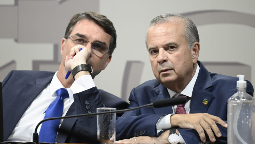 VÍDEO: Flávio Bolsonaro agradece a Rogério Marinho por abrir mão do projeto de Governar o RN para colocar o Brasil de volta aos trilhos certos