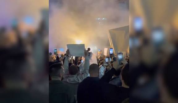 VÍDEO: Protesto em frente ao Banco Master tem gritos de “vagabundo” e menções a Vorcaro em ato contra Dias Toffoli