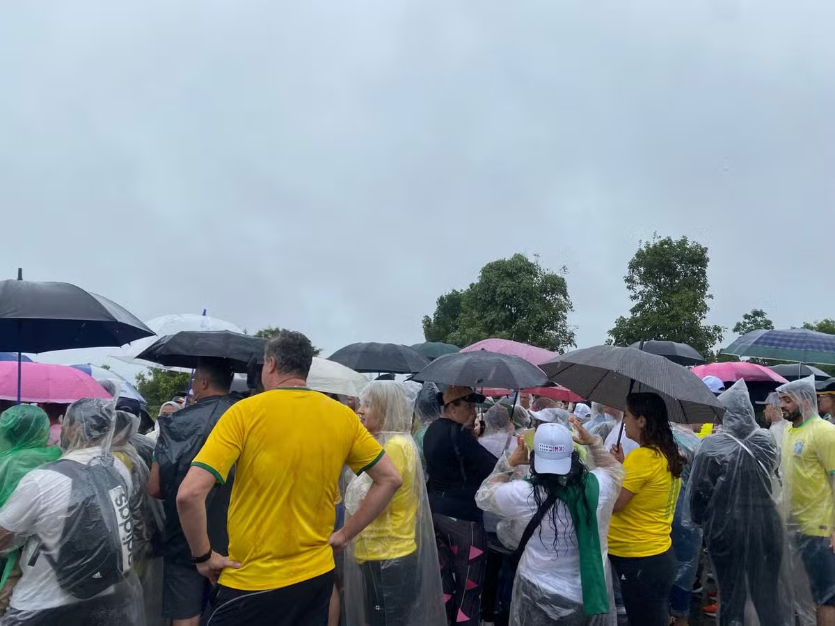 VÍDEO: “Não estamos aqui para tomar o poder, mas o Brasil acordou. Vamos agora ter a missão de acordar as outras pessoas”, diz Nikolas em manifestação