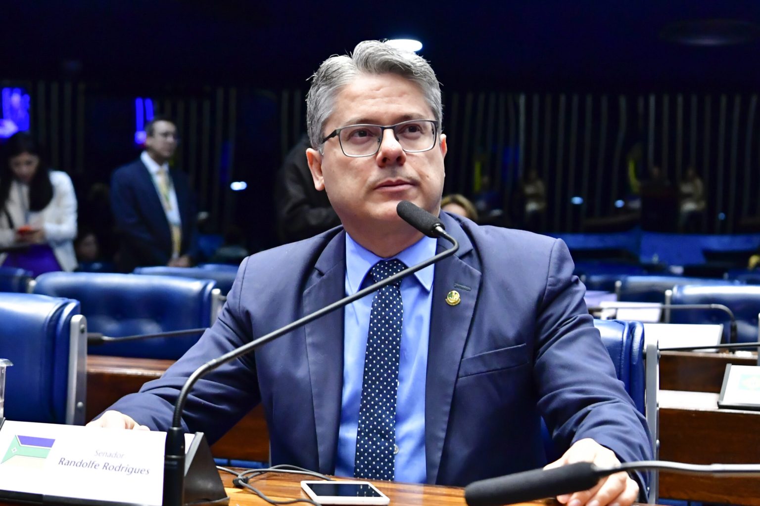 Senador expõe suspeitas no STF, cita Moraes e Toffoli e ameaça impeachment