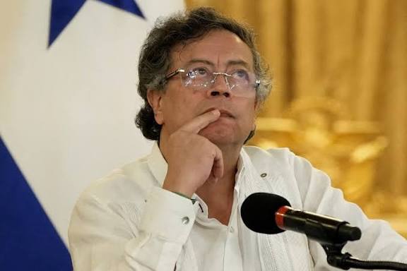 VÍDEO: Presidente da Colômbia afirma que Jesus “fez amor” e morreu “rodeado de mulheres”