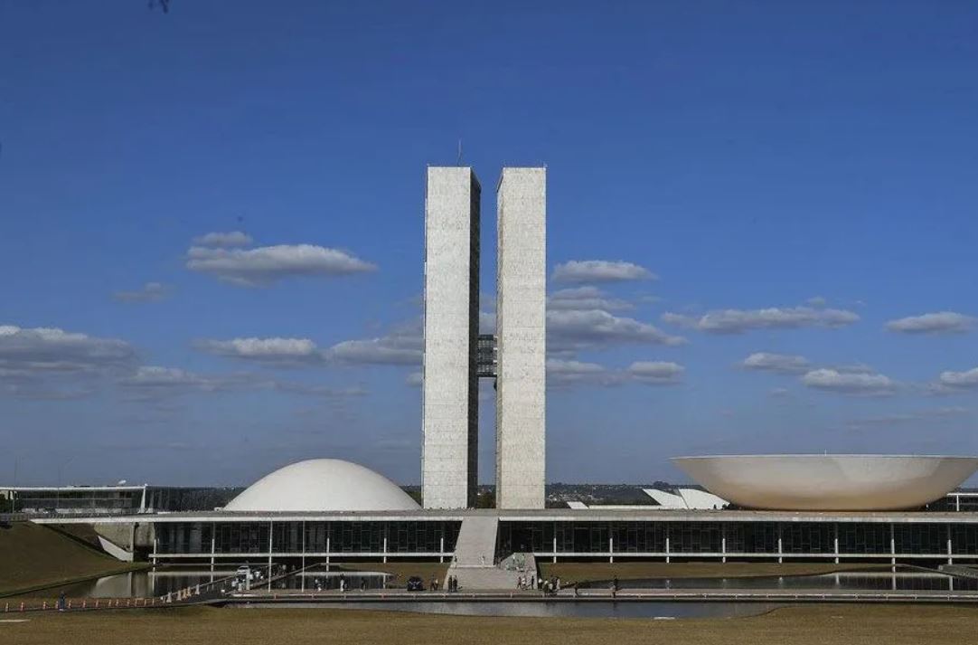 Fila de CPIs trava avanço contra Banco Master e empurra investigação para outras frentes